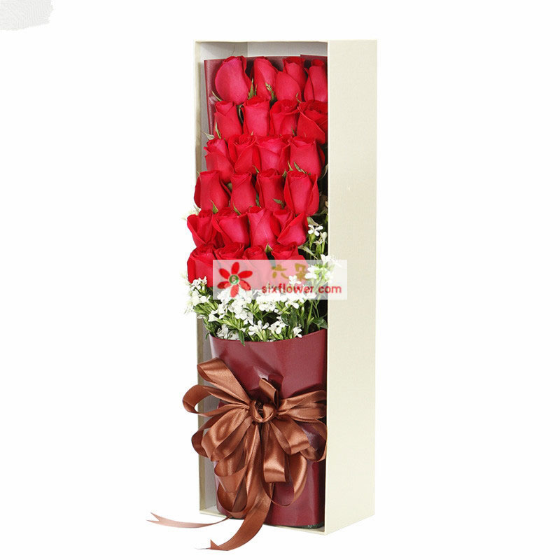 33枝极品红玫瑰，搭配相思梅（白色或粉色）；